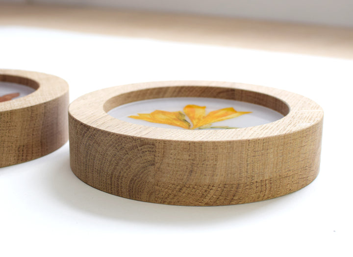 Ringschale aus Eichenholz mit Epoxidharz und Hochzeitsblumen